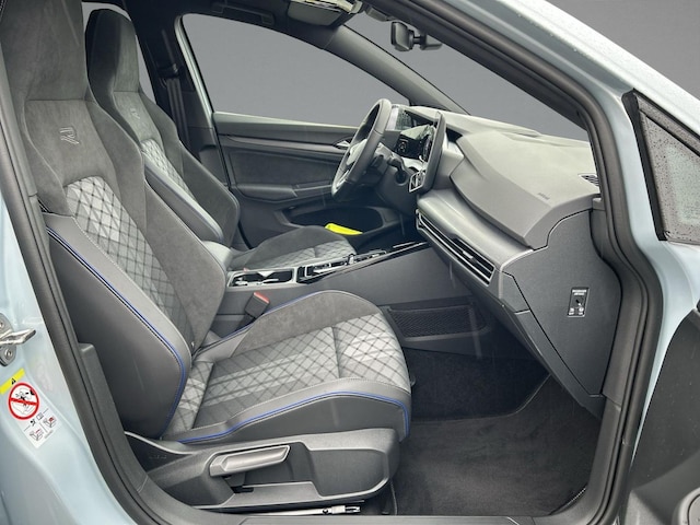 Volkswagen Golf 1.5 eTSI Golf VIII R-Line