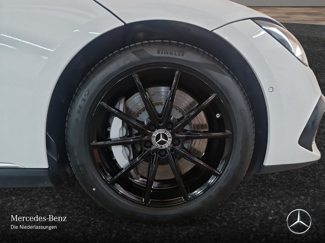 Mercedes-Benz EQE 300 Sedan