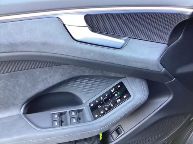 Audi A6 Avant Quattro S-Tronic