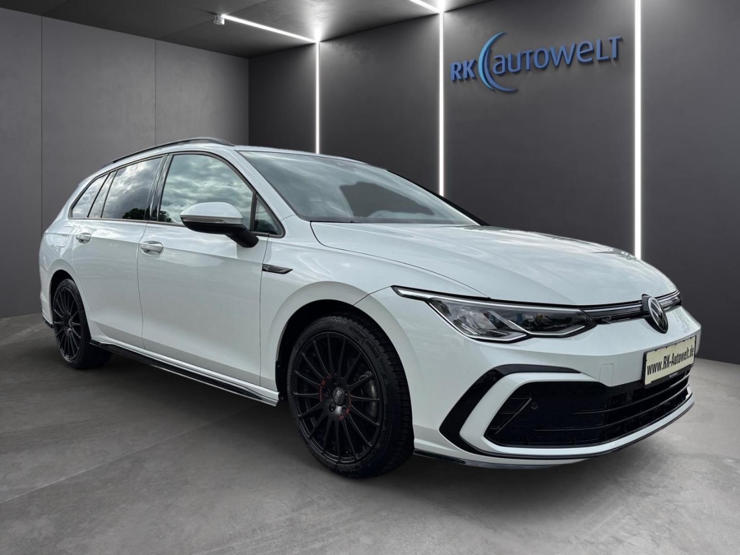 Volkswagen Golf 1.5 TSI Golf VIII R-Line Variant