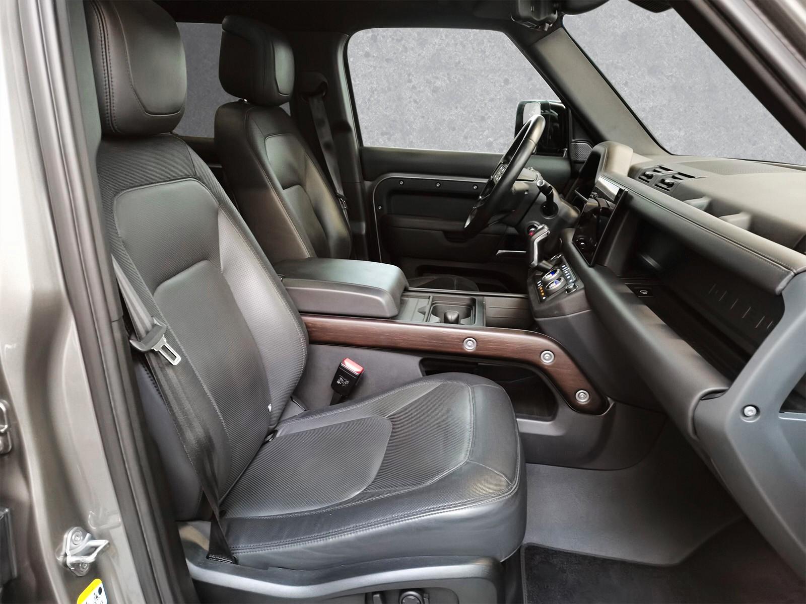 Land Rover Defender 110 D300 Dynamic HSE