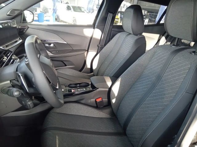 Peugeot 2008 1.2 136 A llure ACC+LED+SHZ+KlimaA+PDC+AUT