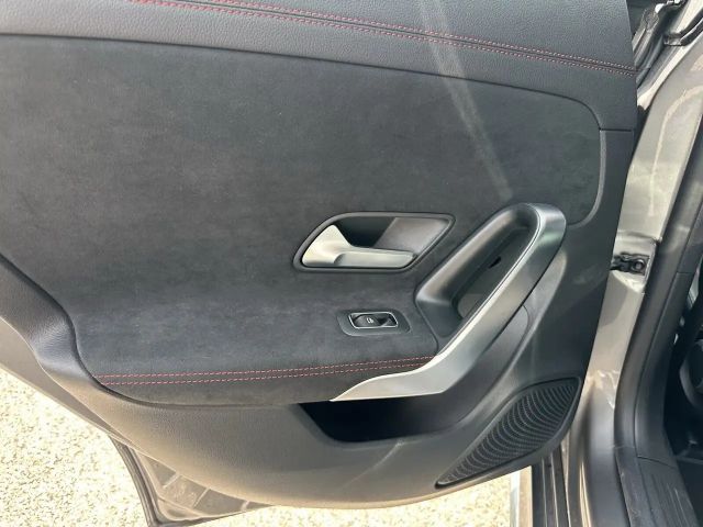 Mercedes-Benz CLA 200 AMG Line Coupé