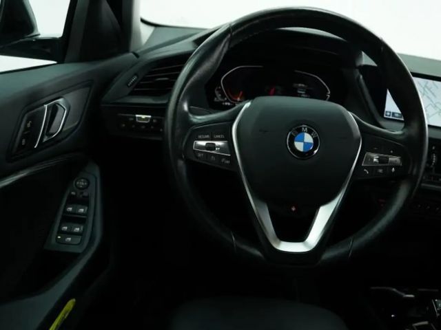 BMW 118 118d 5-deurs Sedan Sport Line