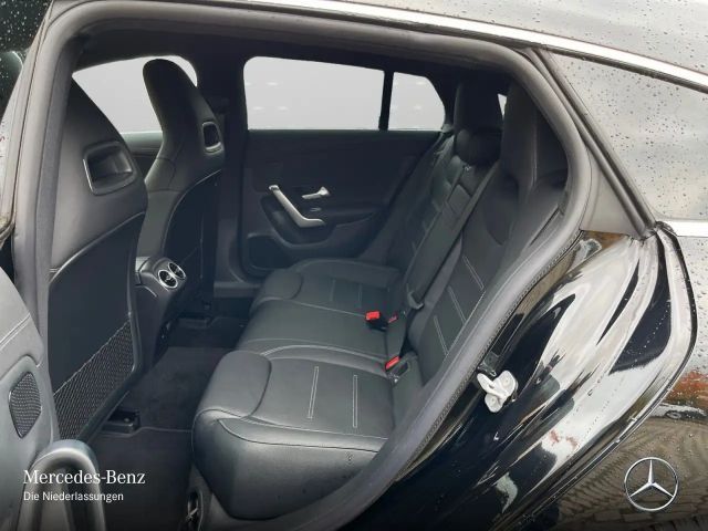 Mercedes-Benz CLA 180 AMG Line