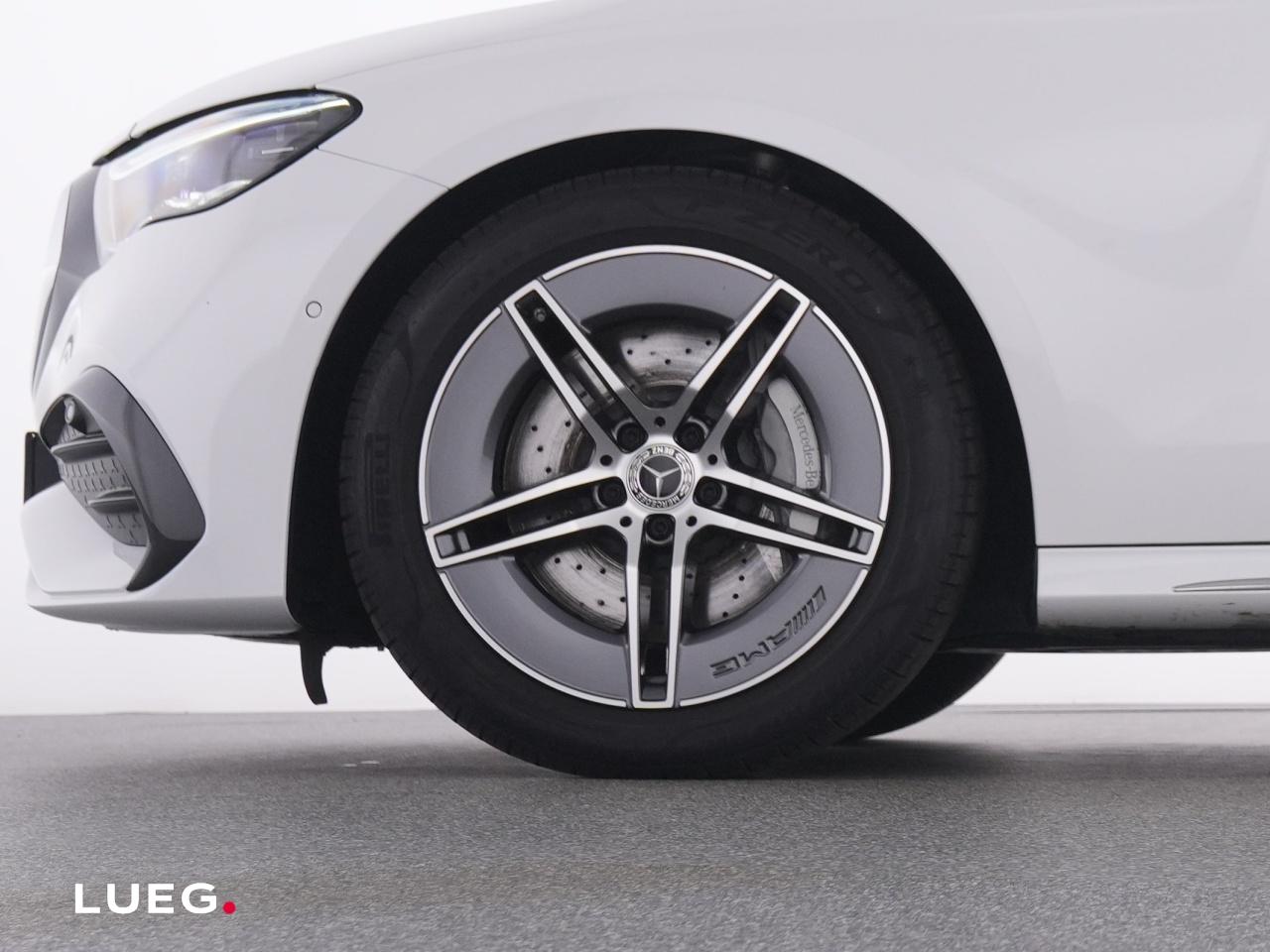 Mercedes-Benz E 200 AMG Line Sedan