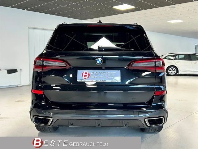 BMW X5 M50i
