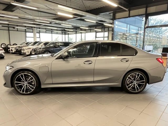 BMW 330 330e M-Sport Sedan xDrive