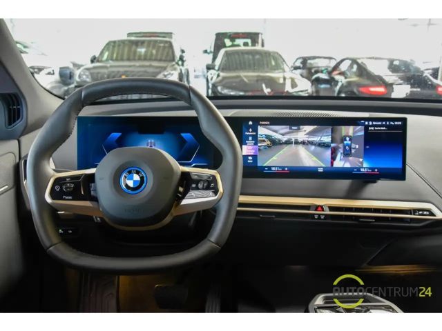 BMW iX 40 SkyLounge Massage HK HUD Soft Laser 360