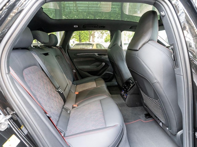 Audi A6 Avant Quattro S-Tronic