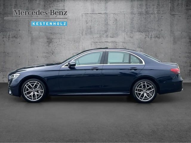 Mercedes-Benz E 300 AMG Line E 300 e Sedan