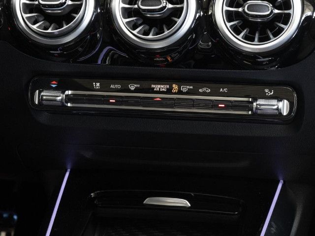 Mercedes-Benz GLA 180 AMG Line