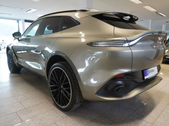 Aston Martin DBX V8