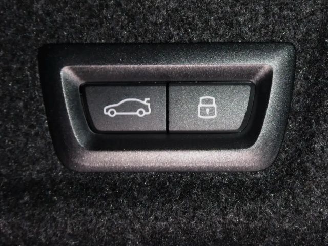 BMW 320 320i M-Sport Sedan