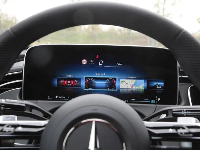 Mercedes-Benz E 220 AMG Line E 220 d Sedan