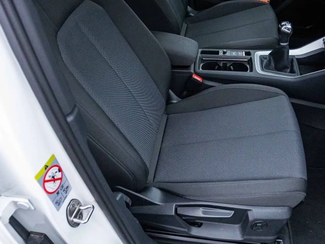 Audi Q3 advanced Navi LED GRA CarPlay EPH DAB