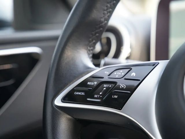 Mercedes-Benz C 180 AVANTGARDE Sedan