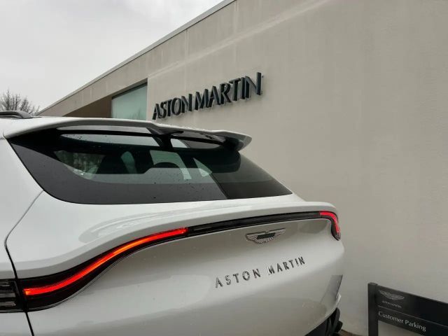 Aston Martin DBX V8