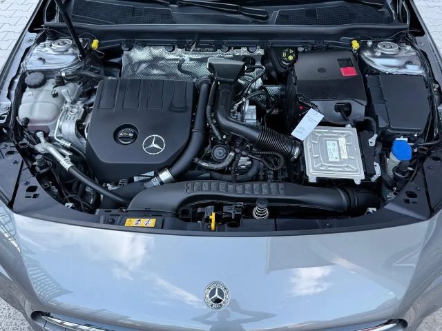 Mercedes-Benz CLA 200 °Shzg°Navi°TWA°Spur°RFK°BT