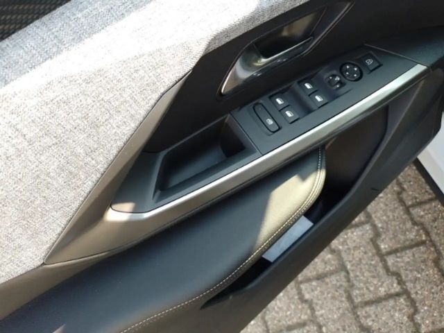 Peugeot 3008 Navi digitales Cockpit LED  Apple CarPlay