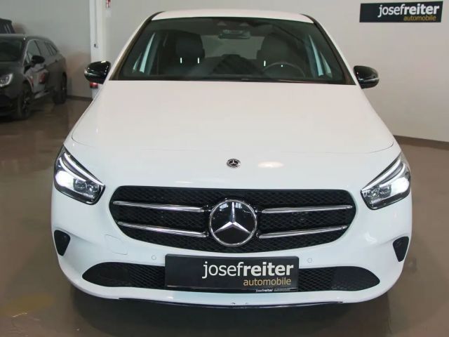 Mercedes-Benz B 250 B 250 e Sedan