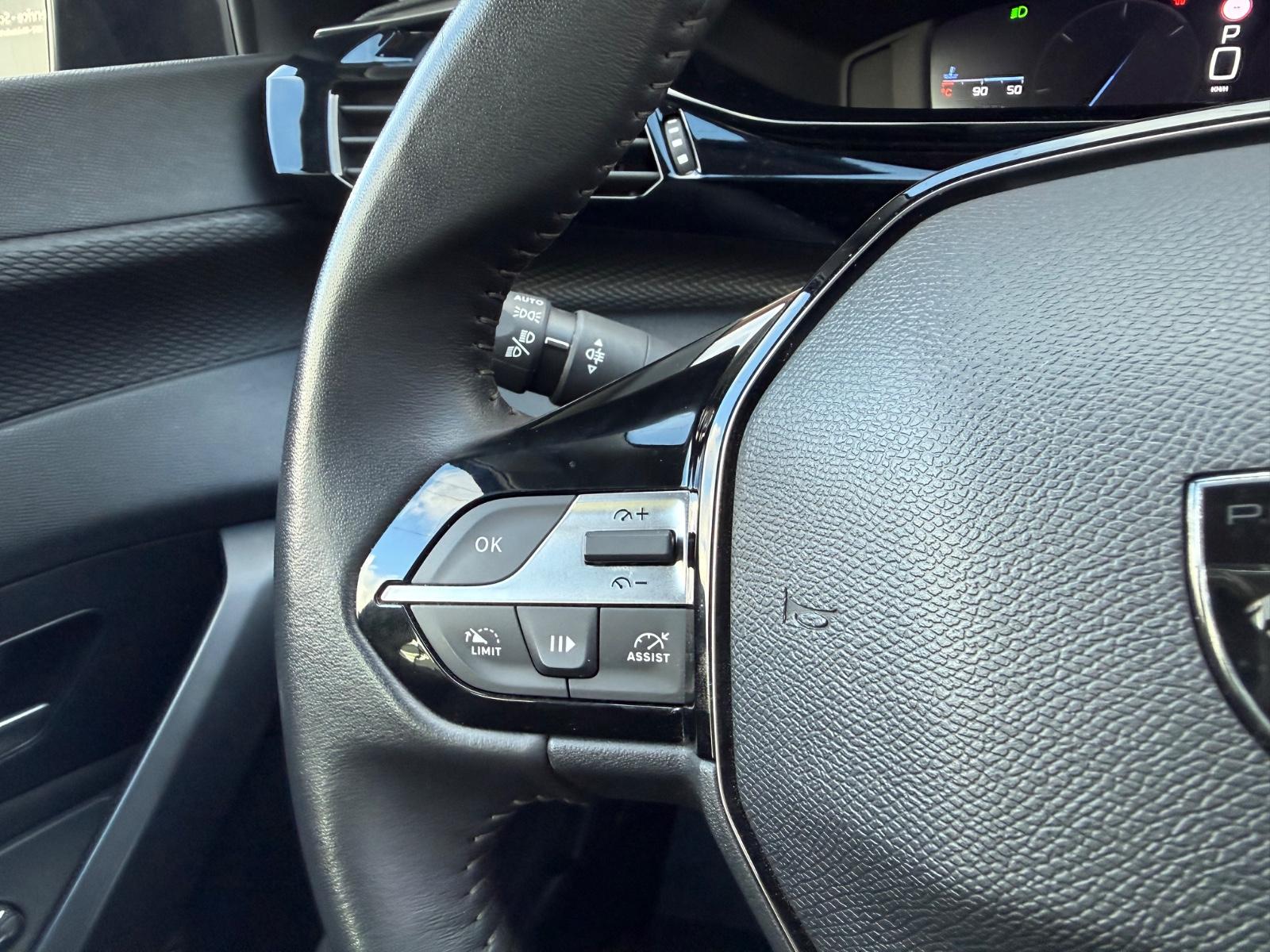 Peugeot 308 1.2 Pure Tech "Active Pack" LED SHZ PDC 1Hd.