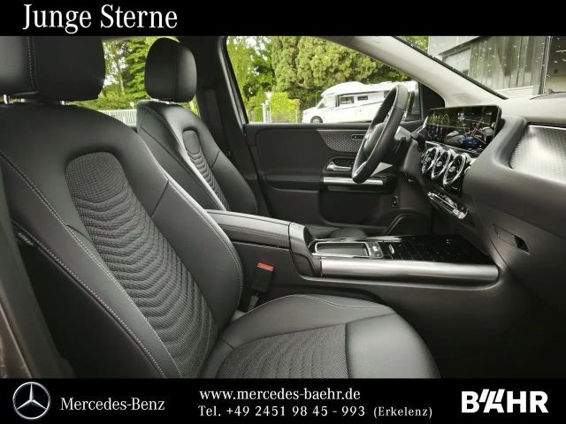 Mercedes-Benz B 180 Progressive Sedan