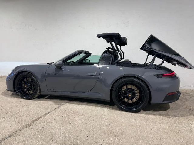 Porsche 992 4 Cabrio GTS Targa