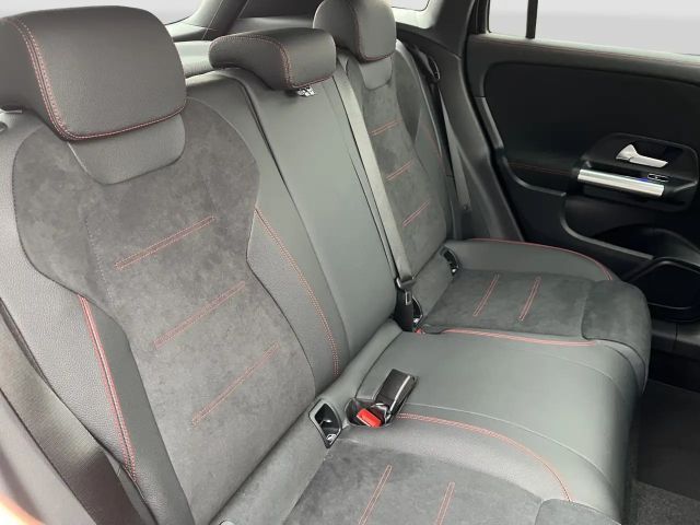 Mercedes-Benz GLA 180 AMG Line Limousine Lang