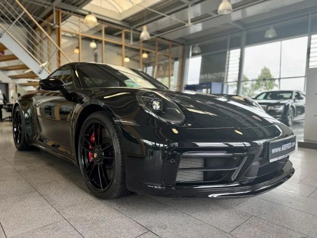 Porsche 992 Carrera Coupé GTS