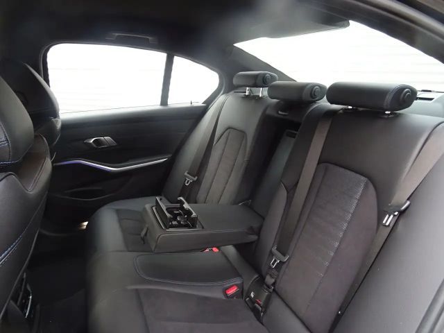 BMW 320 320i M-Sport Sedan