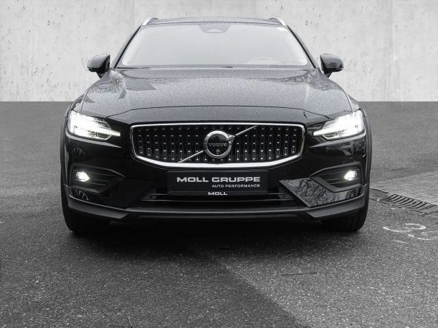 Volvo V60 Cross Country AWD Plus
