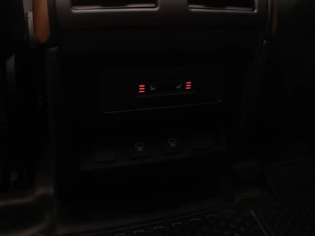 Land Rover Defender 110 Black Pack D300