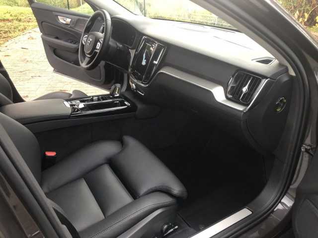 Volvo V60 AWD Dark Hybrid Plus T6