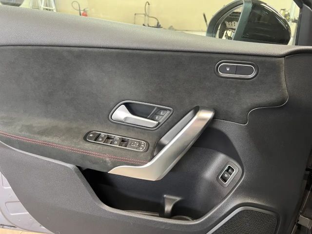 Mercedes-Benz A 220 4MATIC AMG Line