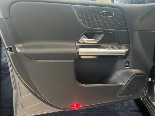 Mercedes-Benz B 200 Progressive Sedan