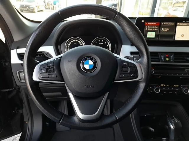 BMW X1 4x4 PHEV Aut. *VOLL LED / NAVI / KAMERA / HEAD-...