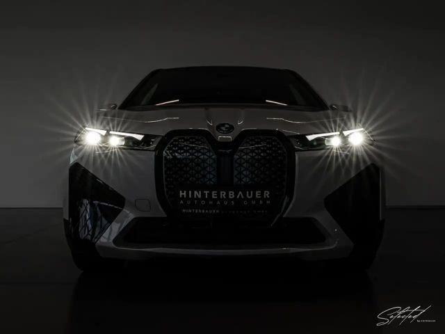 BMW iX xDrive