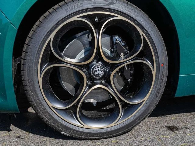 Alfa Romeo Giulia AT8 Q4