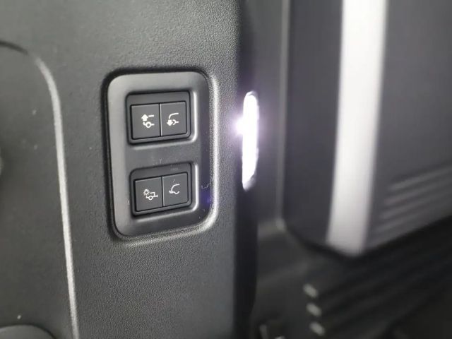 Land Rover Defender 110 Dynamic SE