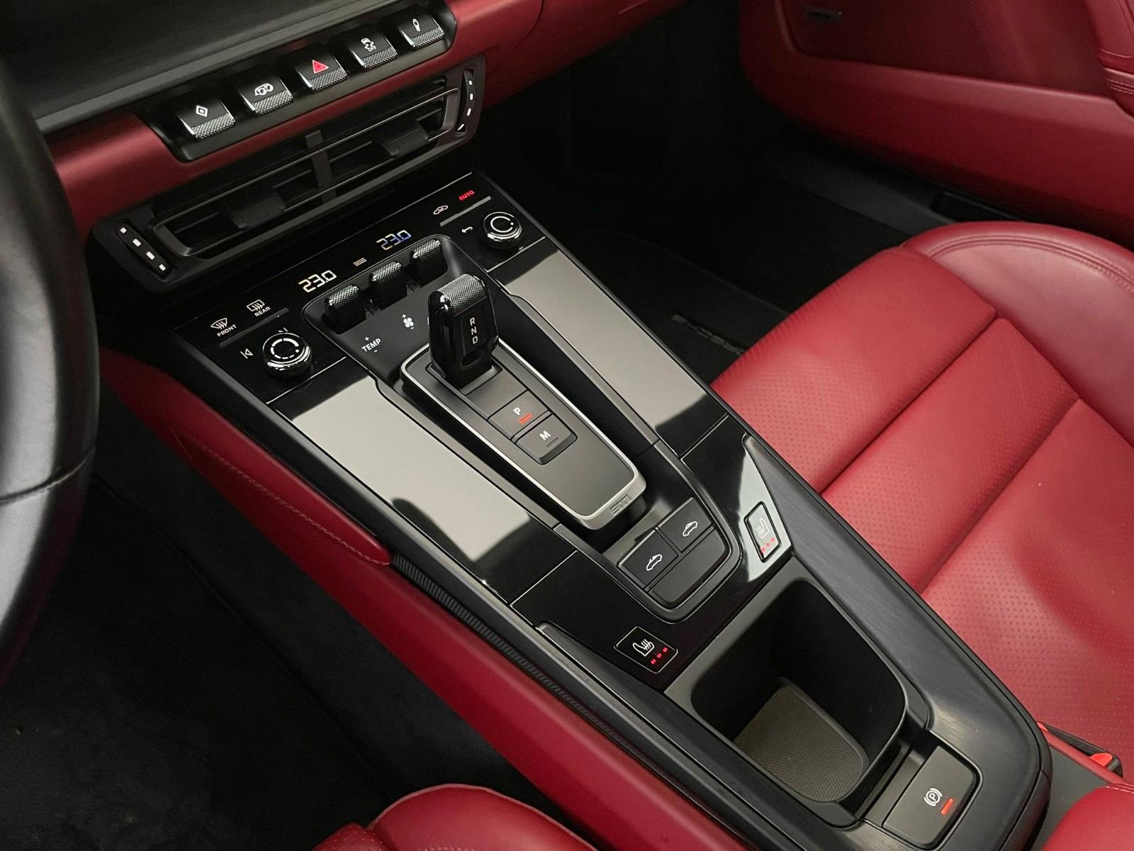 Porsche 911 4 992 Cabriolet GTS Targa