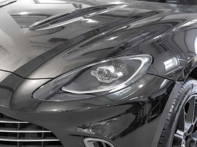 Aston Martin DBX -Minotaur Green-