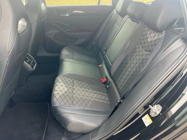 Volkswagen Passat DSG IQ.Drive R-Line Variant