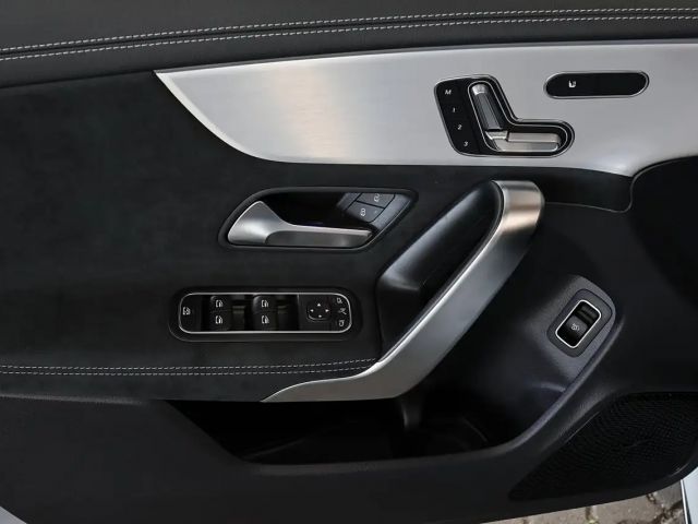 Mercedes-Benz CLA 200 AMG Line Coupé