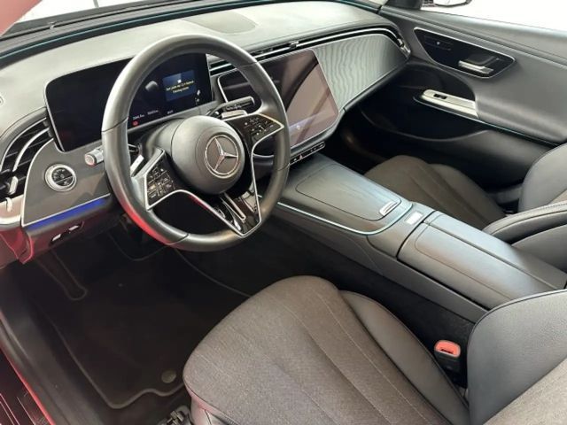 Mercedes-Benz E 220 AVANTGARDE E 220 d Sedan