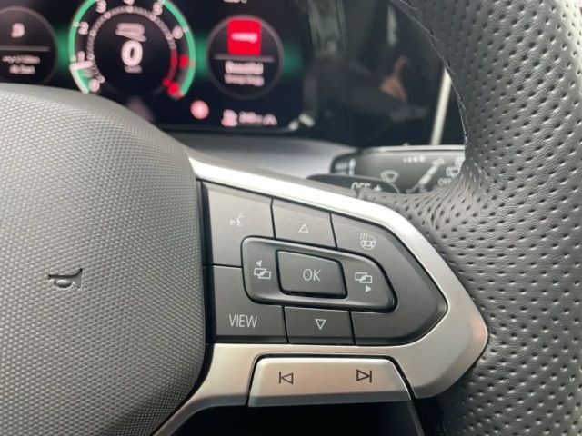 Volkswagen Golf 1.5 eTSI DSG Golf VIII R-Line