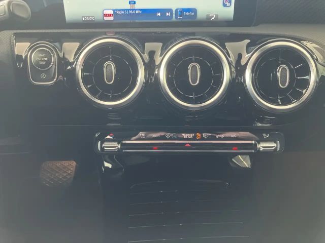 Mercedes-Benz A 180 A 180 d