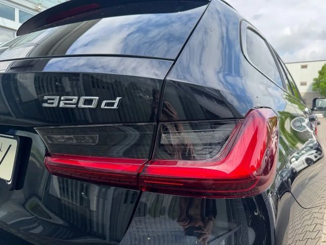 BMW 320 320d M-Sport Touring xDrive