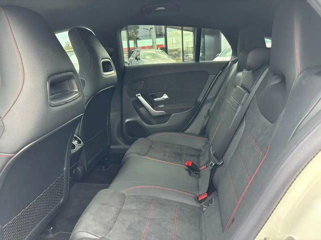 Mercedes-Benz CLA 200 AMG Line