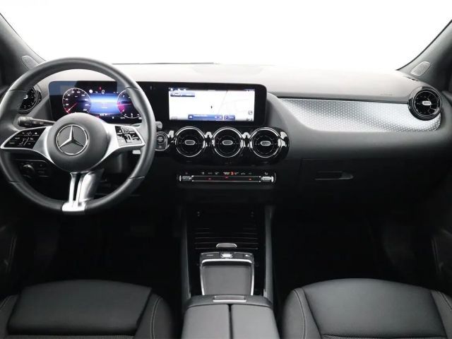 Mercedes-Benz B 180 B 180 d Sedan